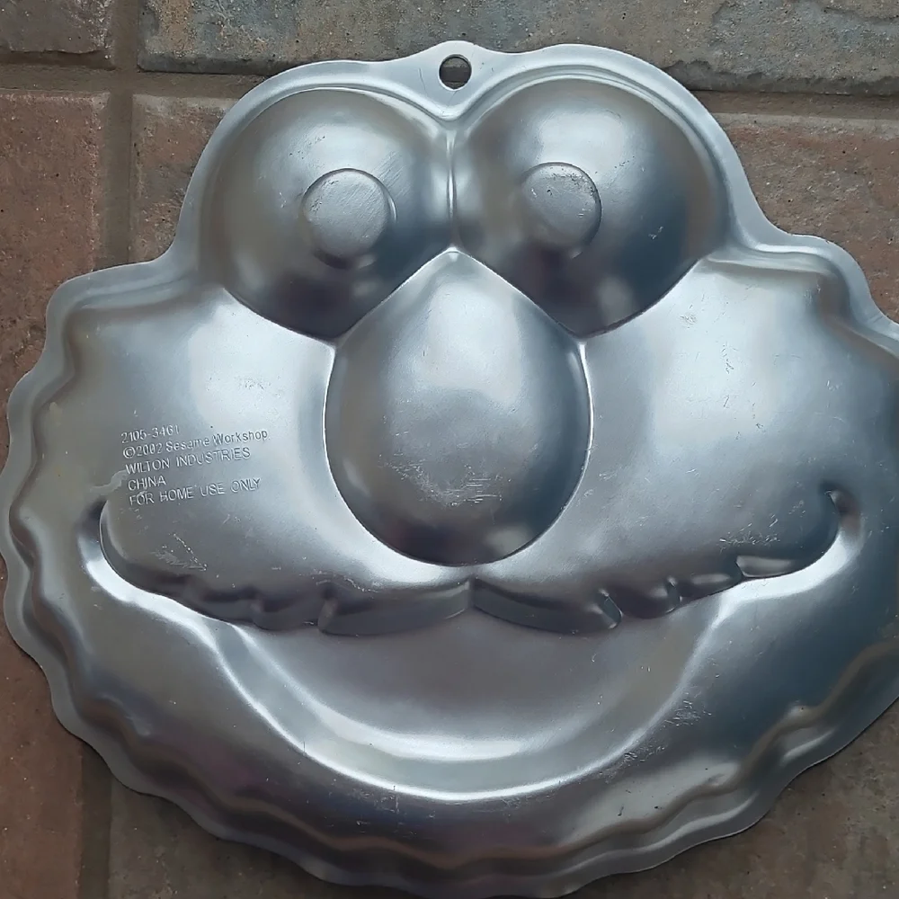 Wilton Sesame Street Elmo Character Cake Mold Pan